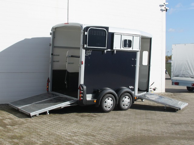 Pf0656Iw_2_1280x1280.jpg Ifor Williams Pferdeanhänger HB511|Heckklappen-Türkombination|schwarz-Neu – Bild 1